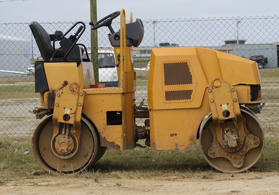 Caterpillar vibratory roller with two smooth steel drums