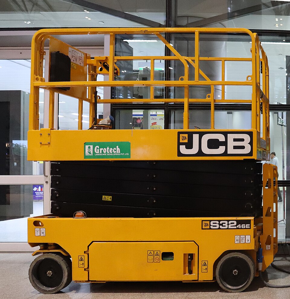 Electric scissor lift with a folding guardrail platform